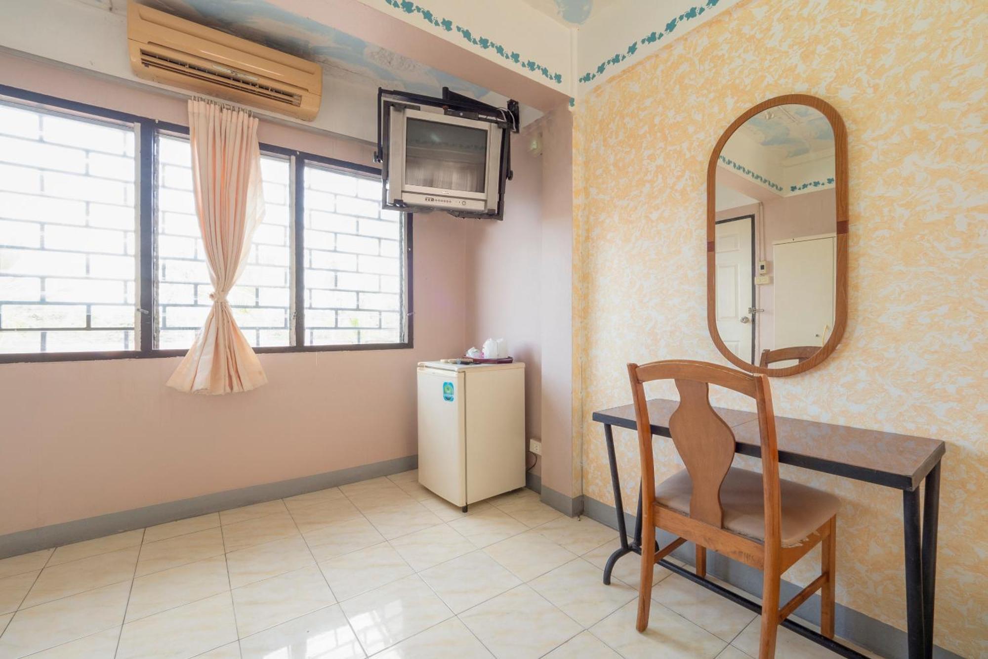 Hotel Oyo 1152 Hongpak Mint Bangsaen Esterno foto